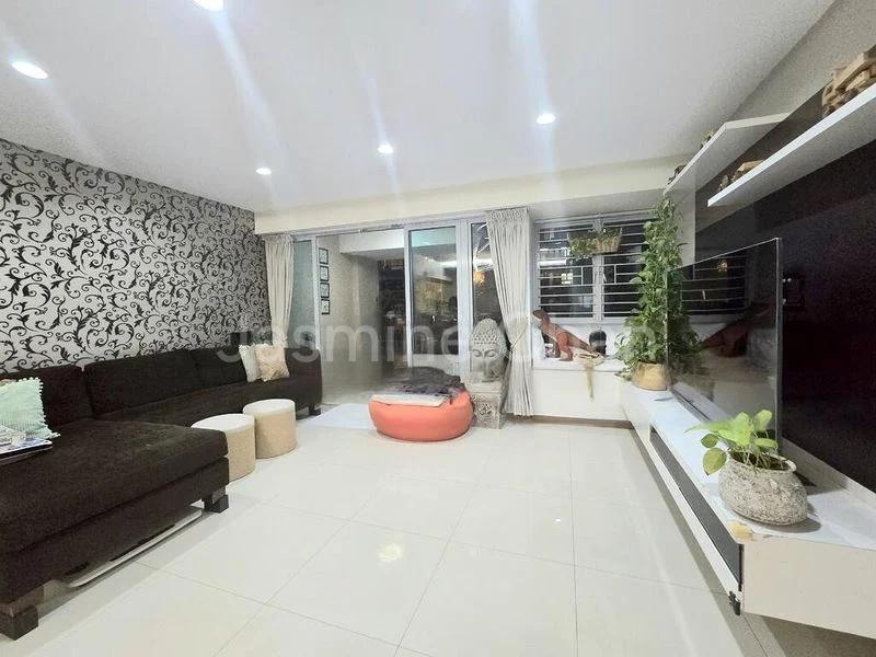 5 Room (5A) HDB for Sale in  518D Tampines Central 7 - Image 2